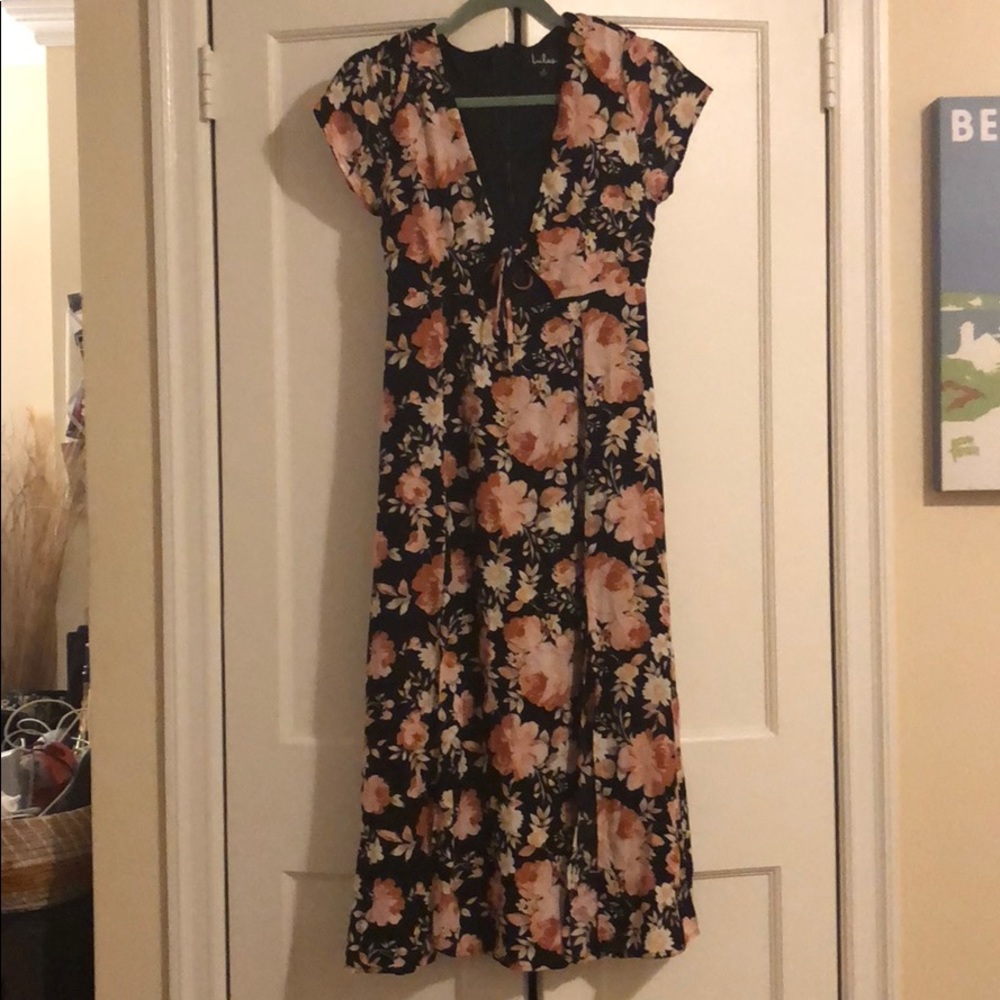 NWT Lulu’s Floral Cutout Maxi Dress